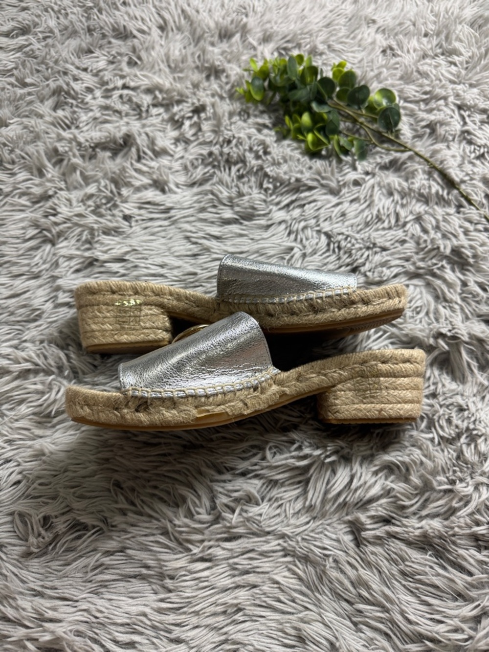 Valentino By Mario Valentino Gina Silver Leather Sandal with gold logo size 8 - Picture 4 of 6